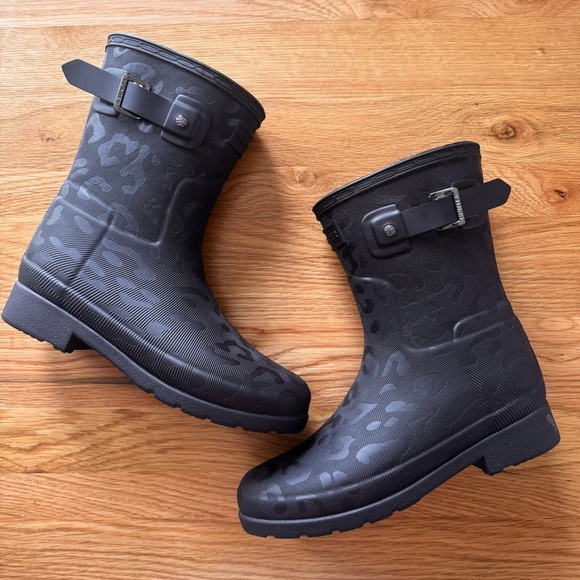 Hunter Black Cheetah Print Textured Short Rain Boots Size 6 - Picture 2 of 10